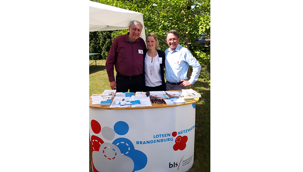 Informationsstand des Lotsennetzwerkes